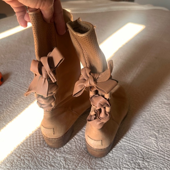 UGG Tan Heeled Boots with Slouchy Back Bow Tie Design Size 9 Wood Heel Mid-calf - Picture 3 of 16